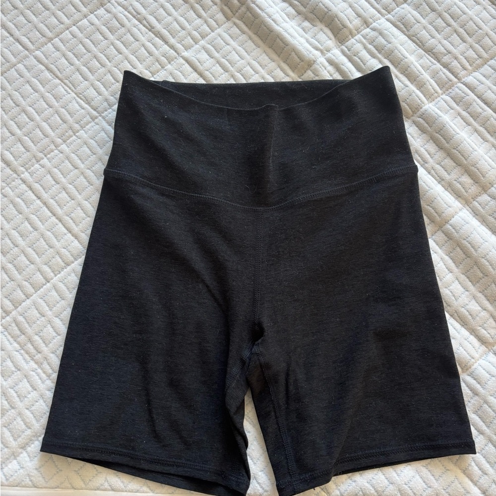 Vuori Women's Black Bike Shorts